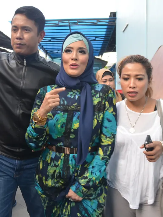 "Setelah saya menyadari setelah keluar dari sana, saya melihat memang tidak sesuai dengan akidah. Banyak penyimpangan. Tidak perlu mendetail lah. Cukup saya ajalah yang tahu," jelasnya. (Andy Masela/Bintang.com)