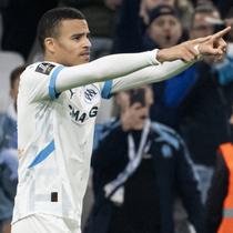Pemain depan Marseille asal Inggris bernomor punggung 10, Mason Greenwood, merayakan golnya selama pertandingan Liga Prancis antara Olympique de Marseille (OM) dan FC Nantes di Stadion Velodrome di Marseille, Prancis tenggara, pada tanggal 2 Maret 2025. (MIGUEL MEDINA/AFP)