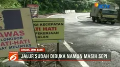 Sementara itu, sejak jalur Puncak kembali dibuka, volume kendaran yang melintas dari arah Cianjur ke Jakarta dan sebaliknya masih lengang. Arus kendaran masih didominasi kendaraan roda dua.