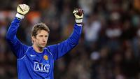 1. Edwin van der Sar - Mantan kiper Manchester United ini pernah sembilan musim bersama Ajax Amsterdam. Pria asal Belanda itu mencatatkan 226 penampilan dan bergelimang prestasi, termasuk Liga Champions musim 1994/95. (AFP/Filippo Monteforte)