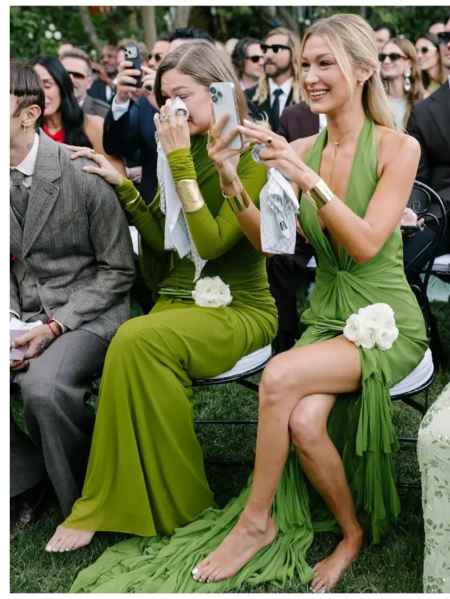 6 Gaya Bella dan Gigi Hadid di Pernikahan Sang Kakak, Kompak Bergaun Hijau Sage