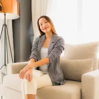 Ilustrasi perempuan cantik dan kaya raya | copyright freepik.com/lifeforstock