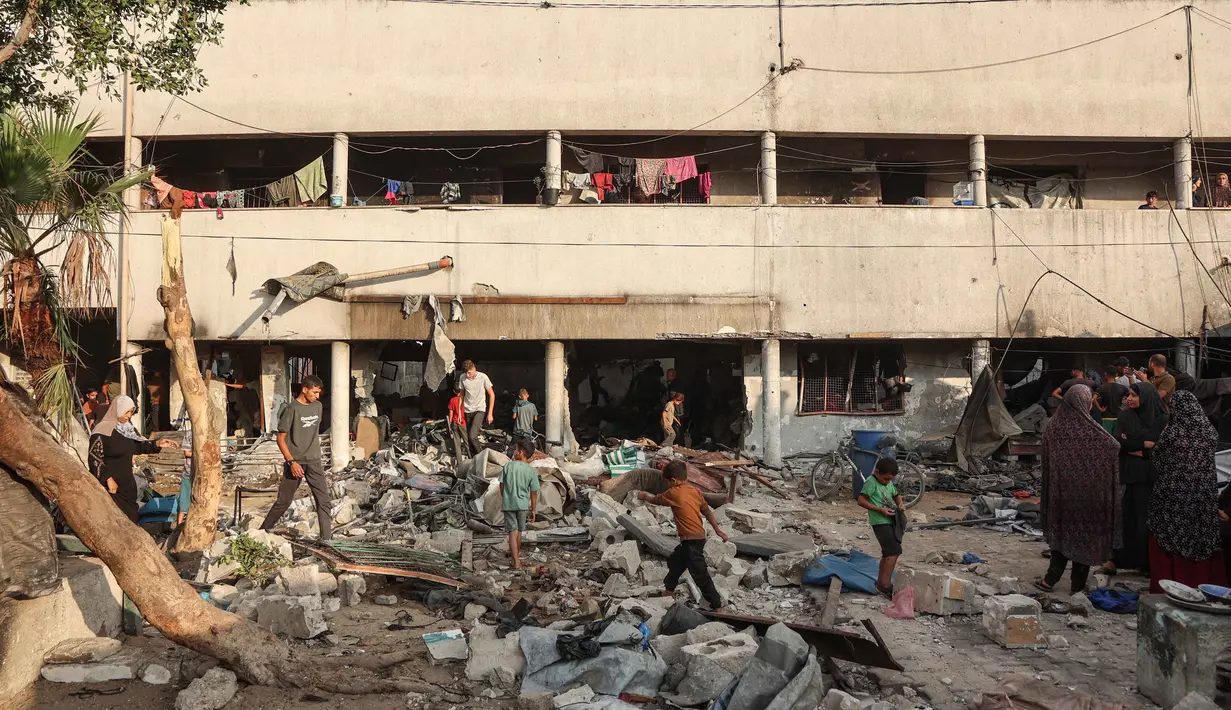 Pemerintah setempat menyebut, kondisi semakin genting ketika terjadi beragam krisis kemanusiaan, termasuk tempat tinggal bagi pengungsi Palestina yang kini mencapai lebih dari 96 persen. (Omar AL-QATTAA/AFP)