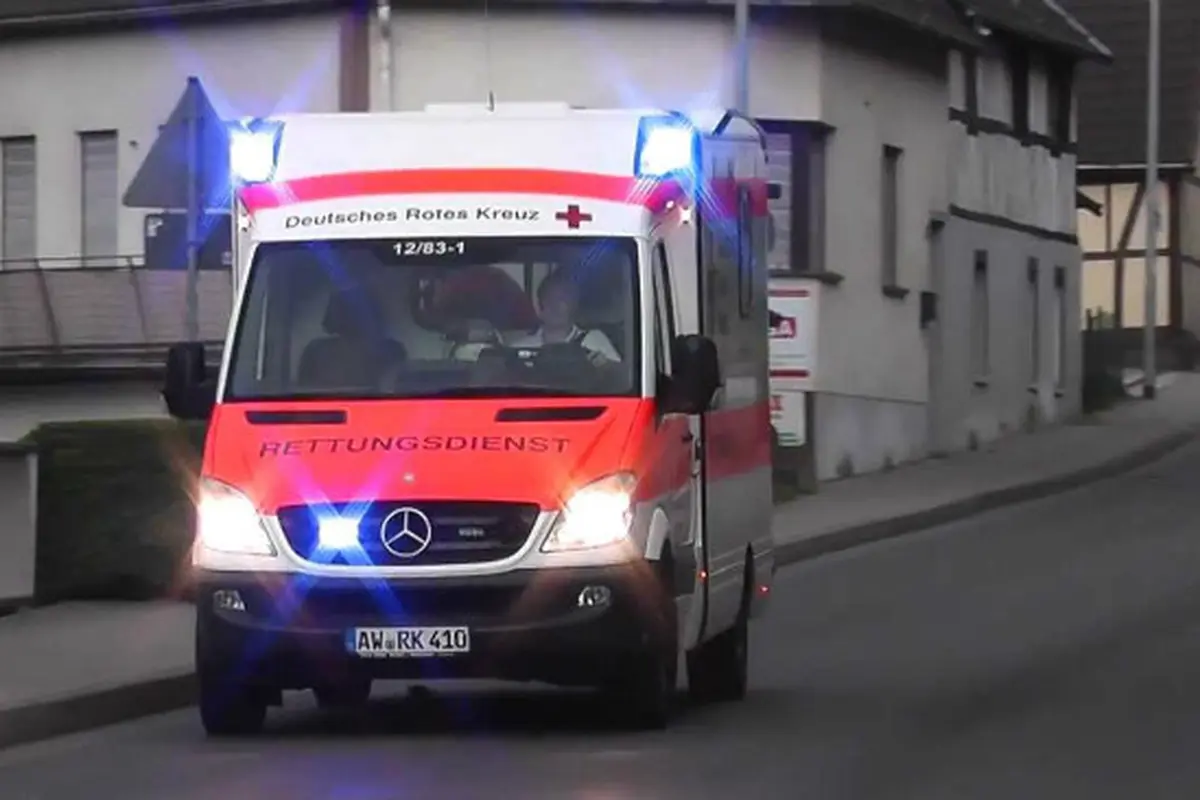 Kisah Haru Sopir Ambulans yang Bawa Anaknya Setelah Tenggelam di Pantai