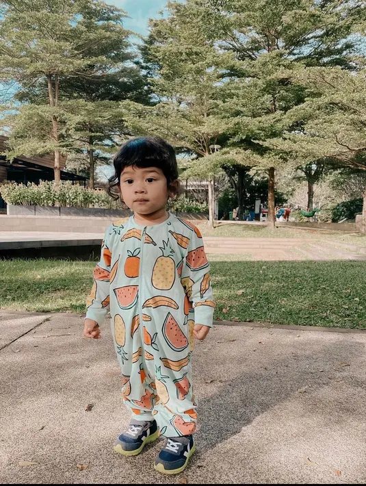 <p>one set sweater adalah outfit nyaman dan ringkat untuk si kecil.&nbsp;(instagram/gyaps)</p>