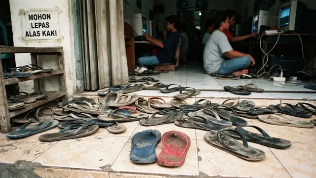 Barang Nostalgia yang Dulu Sering Dibawa Saat Pergi ke Warnet