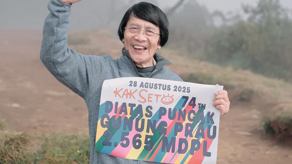6 Potret Kak Seto Rayakan Ultah ke-74 di Gunung Prau, Menolak Tua Taklukkan Puncak