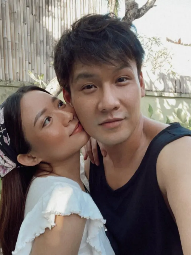 4 Tahun Menikah, Ini 6 Potret Romantis Fendy Chow dan Stella Cornelia