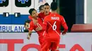 Penyerang Peru, Raul Ruidiaz (kiri) melakukan selebrasi bersama rekannya usai mencetak gol kegawang Brasil pada pertandingan Copa America 2016  di Stadion Gillette, AS, (13/6). Peru mengalahkan Brasil dengan skor 1-0. (Winslow Townson-USA TODAY Sports)
