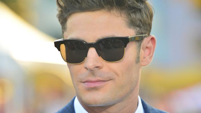 Gaya Memikat Zac Efron dalam Peluncuran Film Baywatch