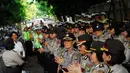 Polwan dari berbagai direktorat diturunkan untuk menjaga demo agar tidak berujung pada hal-hal tak diinginkan, Jakarta, Kamis (21/11/2014). (Liputan6.com/Johan Tallo)