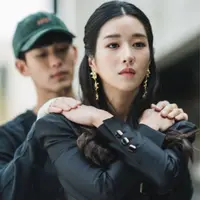 Simak apa itu butterflu hug sebagai metode kontrol emosi di drama It's Okay to Not Be Okay (Foto: instagram/xuan_play)