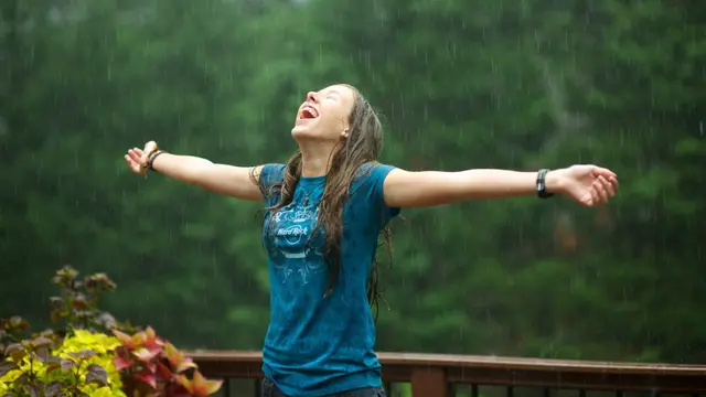 [Bintang] Editor Says: Apa Hubungannya Musim Hujan dengan Kegemukan?