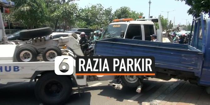 VIDEO: Parkir di Trotoar, Pengusaha Mengaku Tidak Memiliki Lahan Parkir