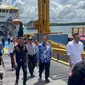 Pj Gubernur Kaltim Akmal Malik tinjau pelabuhan penyeberangan Karingau (Liputan6.com/Istimewa)