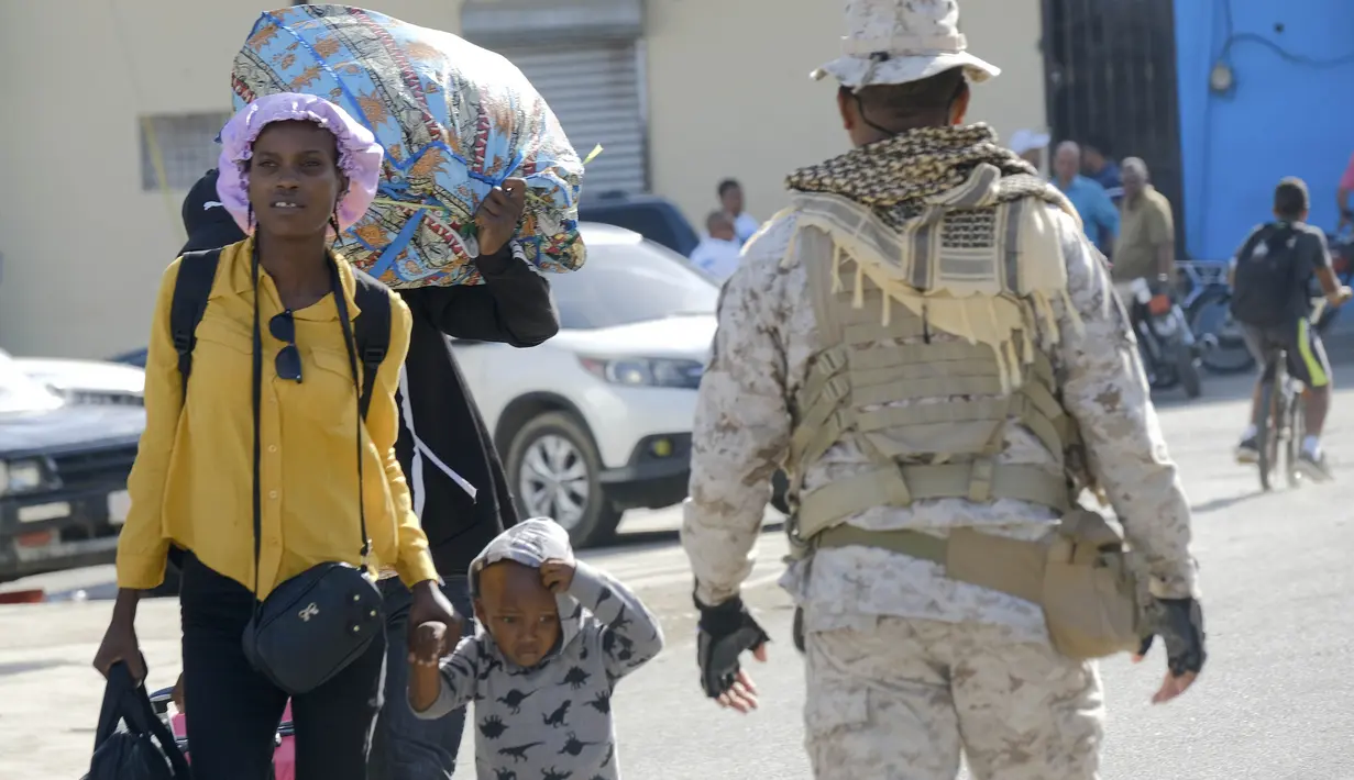 Ini adalah langkah yang jarang terjadi di Republik Dominika, dan dapat memukul perekonomian di kedua negara, meskipun akan sangat terasa di Haiti. (AP Photo/Ricardo Hernández)