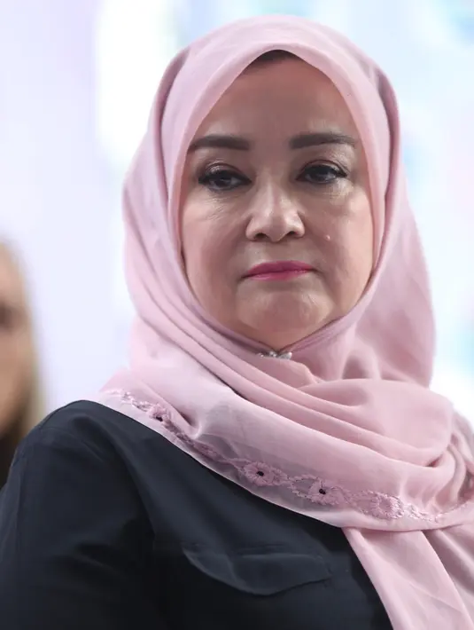 "Tapi bilang ke sutradara, saya tolong ya arahin soalnya saya sudah lama dan enggak tahu juga dunia sinetron gimana, terus ya alhamdulillah setengah-setengah sudah mulai lancar sampai sekarang enak," lanjut Ricca Rachim. (Nurwahyunan/Bintang.com)