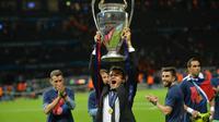 Luis Enrique. Pelatih berusia 51 tahun yang kini mengarsiteki Timnas Spanyol sejak November 2019 lalu merupakan pelatih terakhir asal Spanyol yang mampu meraih trofi Liga Champions. Ia melakukannya bersama Barcelona pada musim 2014/2015. Selama tiga musim mulai 2014/2015 hingga 2016/2017 ia juga mampu mempersembahkan trofi domestik berupa 2 gelar La Liga dan 3 gelar Copa Del Rey. (AFP/Oliver Lang)