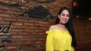 Presenter dan pemeran Kartika Putri diberi kebebasan dalam sebuah sitkom. Kartika dulu yang dikenal nyablak dan ceplas ceplos itu akan kembali setelah ditinggalkan akibat permintaan pacar yang kini telah menjadi mantannya. (Nurwahyunan/Bintang.com)