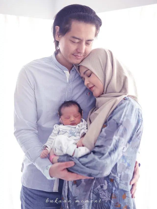 6 Pemotretan Cut Meyriska Bareng Anaknya Ini Curi Perhatian
