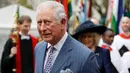 File foto 9 Maret 2020, Pangeran Charles dan istri, Camilla pergi setelah menghadiri layanan Hari Persemakmuran tahunan di Westminster Abbey di London. Pangeran Charles yang kini berusia 71 tahun positif tertular corona COVID-19 dan menjalani karantina di Skotlandia. (AP/Kirsty Wigglesworth, File)