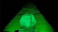 Piramida Giza berwarna hijau. (Al Arabiya)