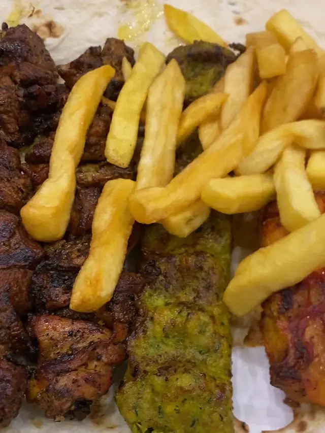 Restoran Al Ustad yang terkenal dengan sajian kebabnya. [Anisha/Fimela]