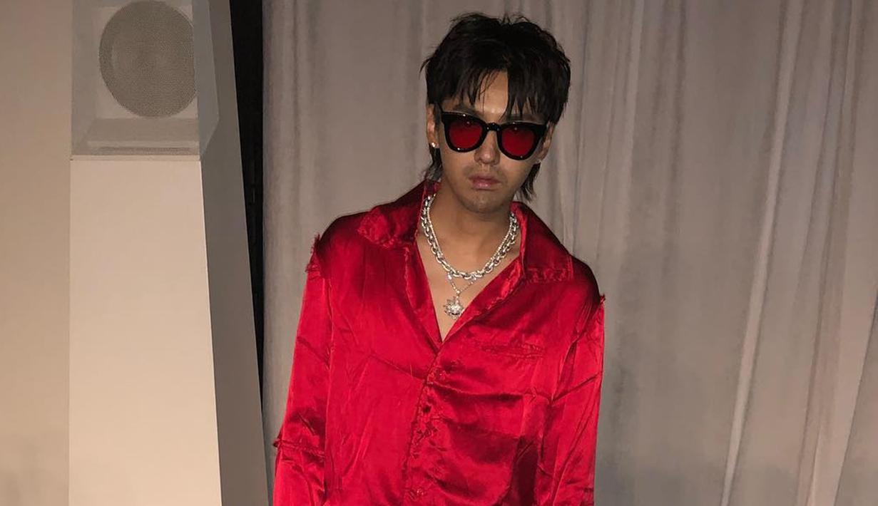 Penampilan Kris Wu dengan kacamata berwarna senada dengan pakaiannya pun tampak menarik. Gaya rambut Kris Wu juga tampak tak berubah.  (Liputan6.com/IG/@kriswu)