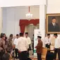 Presiden Joko Widodo atau Jokowi beserta Wakil Presiden Ma'ruf Amin membayarkan zakat melalui Badan Amil Zakat Nasional (BAZNAS) di Istana Negara Jakarta, Selasa (28/3/2023). (Liputan6.com/Lizsa Egeham)