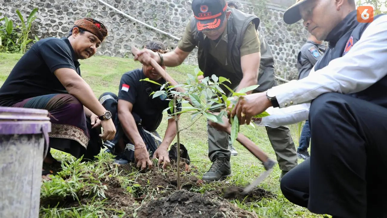 Keseruan Warga Tukad Bindu Peringati Hari Bumi