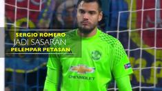 Video Sergio Romero jadi sasaran pelempar petasan saat Manchester United menang 2-0 atas Zorya di Liga Europa, Kamis (8/12/2016).