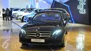 Deretan mobil di pameran Mercedes Benz Star Expo 2016, Jakarta, Rabu (23/11). Di harapkan customer sekaligus pengunjung dapat merasakan line up produk secara lengkap dengan prinsip 'The Best or Nothing dari Mercedes Benz. (Liputan6.com/Angga Yuniar)