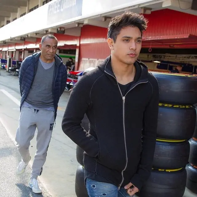 Potret Terbaru Philo Paz Armand Mantan Azizah Salsha