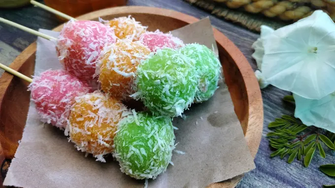 kue basah tradisional klanting cenil