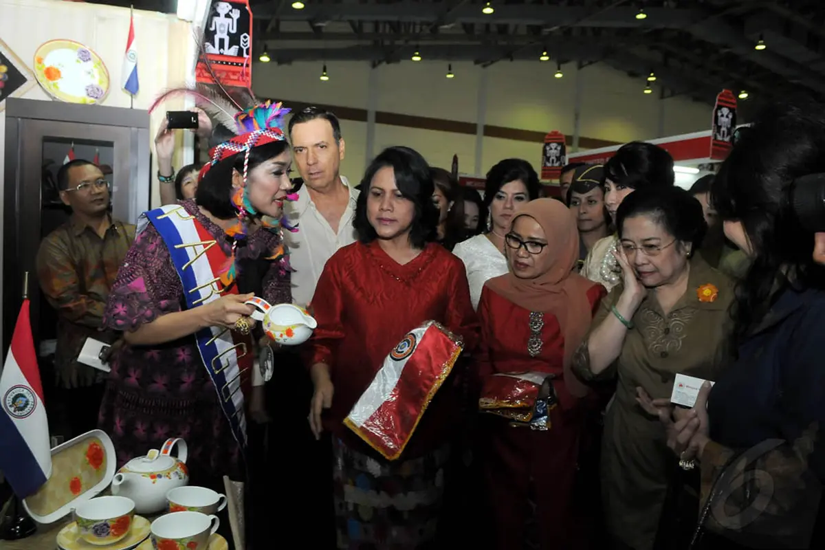 Iriana Jokowi Tampil Cantik di Acara Amal WIC