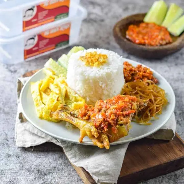 Nasi Uduk Ayam Goreng Pejantan