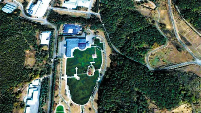 Citra satelit tampilan istana keluarga Kim di Distrik Ryongdong. (Sumber Google Earth)