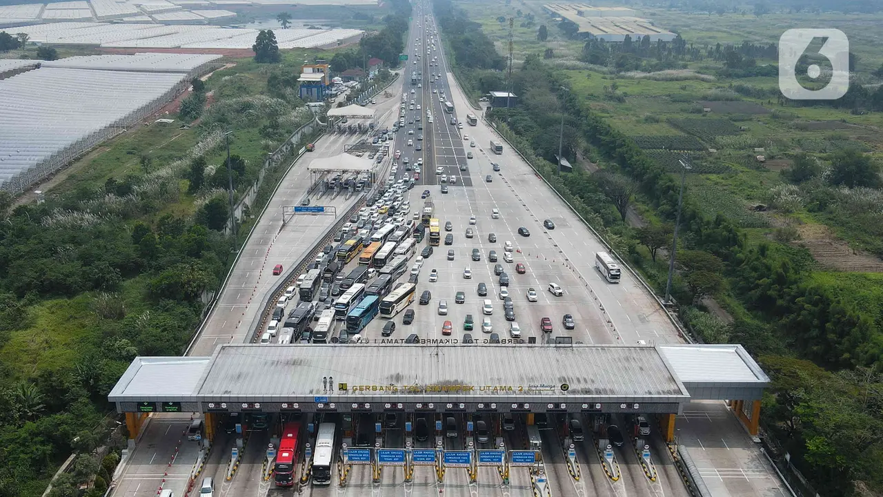 H-2 Lebaran Idul Fitri, Arus Lalin di Gerbang Tol Cikampek Utama Ramai Lancar