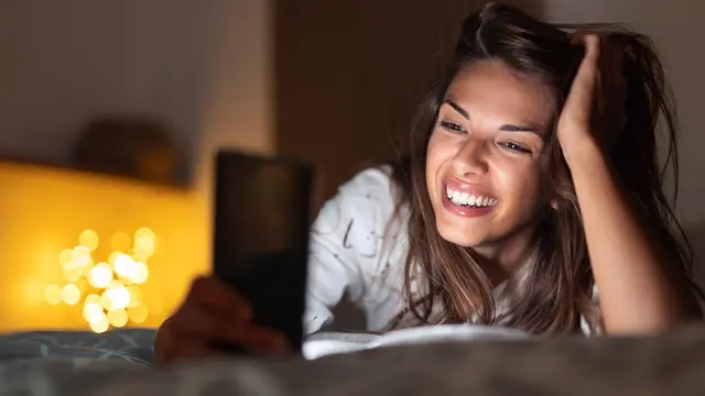 Jangan Langsung Overthinking, Ini Rahasia Awetnya Hubungan LDR dengan Pasangan