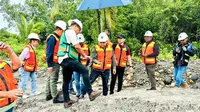 Perusahaan Jhonlin Group milik Andi Syamsudin Arsyad alias Haji Isam melakukan kunjungan kerja ke PT Freeport Indonesia, Papua, Rabu (7/8/2024). Kunjungan itu dilakukan langsung owner Jhonlin Group Haji Isam dalam rangka pemanfaatan Taling untuk membangun jalan proyek cetak sawah.