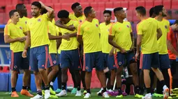 Para pemain Kolombia bersiap mengikuti sesi pelatihan jelang menghadapi Inggris pada babak 16 besar Piala Dunia 2018 di Stadion Spartak di Moskow, Rusia(2/7). (AFP Photo/Francisco Leong)