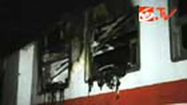 Gerbong Hangus Terbakar, Penumpang Telantar