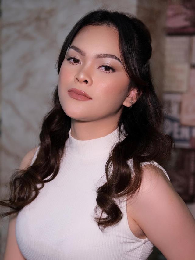 7 Potret Carmen Gloria, Penyanyi yang Ikut Bawakan Lagu Bersama Anang dan Ashanty di GBK