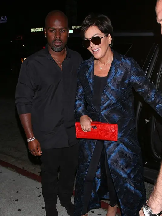 Keluarga Kardashian memang terkenal dengan popularitas dan kekompakannya. Terutama dalam perayaan hari ulang tahun. (Dailymail/Bintang.com)