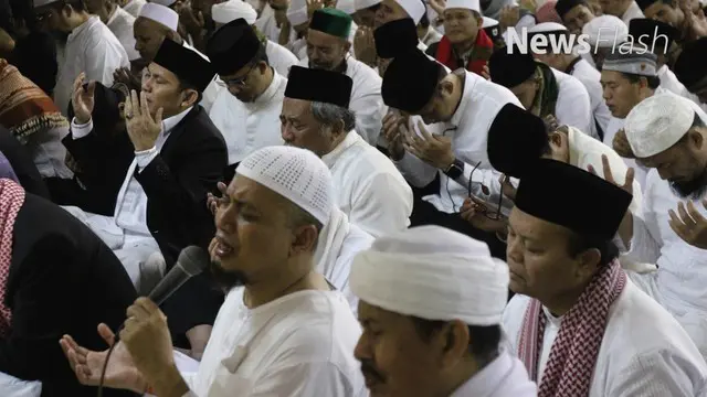 Ustad Arifin Ilham mengaku berbahagia dapat berzikir bersama jemaah aksi 112 di Masjid Istiqlal, Jakarta. Arifin memimpin jemaah berzikir dan berdoa usai menyampaikan nasihat keagamaannya.