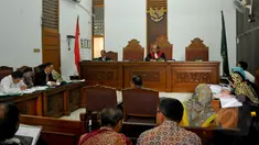 Sidang lanjutan gugatan praperadilan kepada Komisi Pemberantasan Korupsi (KPK) oleh mantan Direktur Pertamina Suroso Atmo Martoyo kembali digelar di Pengadilan Negeri (PN) Jakarta Selatan, Rabu (8/4/2015).(Liputan6.com/Yoppy Renato)
