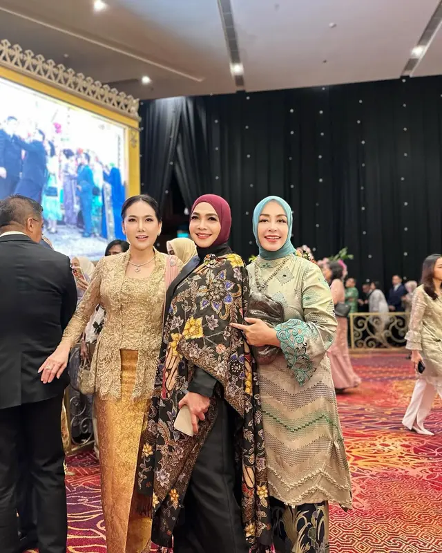 Potret 8 seleb era 90-an hadiri resepsi pernikahan anak Bella Saphira, jadi ajang reuni nostalgia