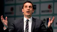 Neville Lihat Kilauan Mata Moyes