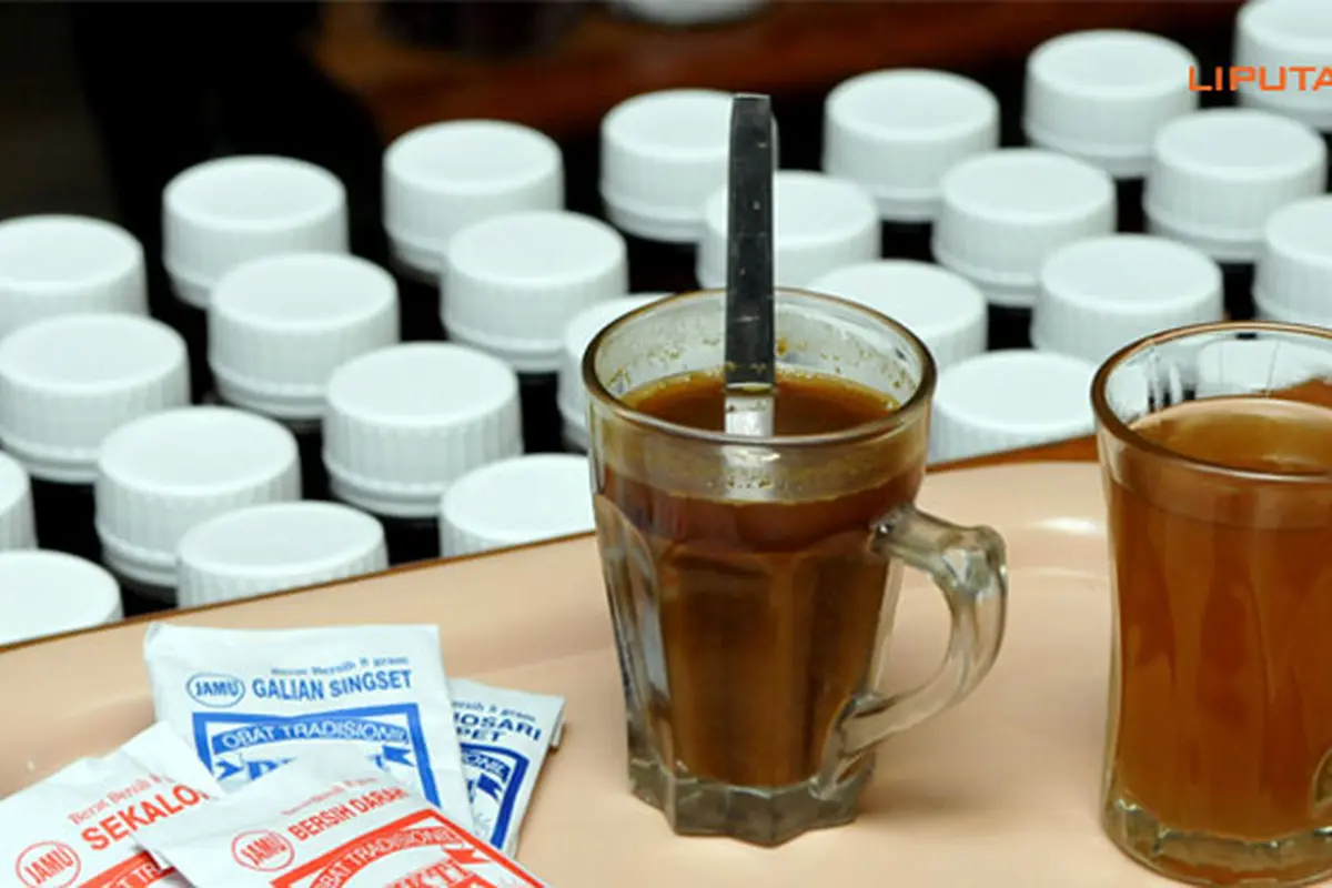 minum-jamu-130717b.jpg