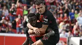 Bayer Leverkusen tampil menggila di Bundesliga Liga Jerman musim ini. Hingga pekan ke-20, pasukan asuhan Xabi Alonso ini masih memimpin di puncak klasemen di atas Bayern Munchen dengan catatan belum terkalahkan. Dari komposisi pemain musim 2023/2024, Bayer Leverkusen diperkuat lima pemain yang pernah berlaga di Premier League Liga Inggris dan beberapa dari mereka menjadi andalan tim. Berikut ini kelima pemain Bayer Leverkusen yang berasal dari Premier League Liga Inggris. (AFP/Ina Fassbender)